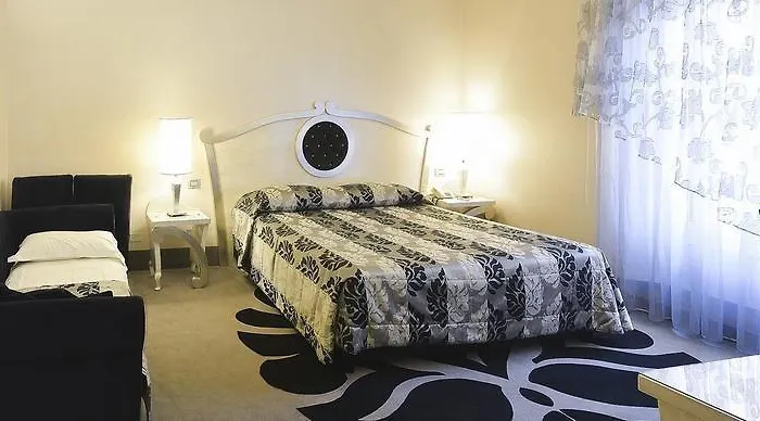 Zanhotel Tre Vecchi Hotel 4*