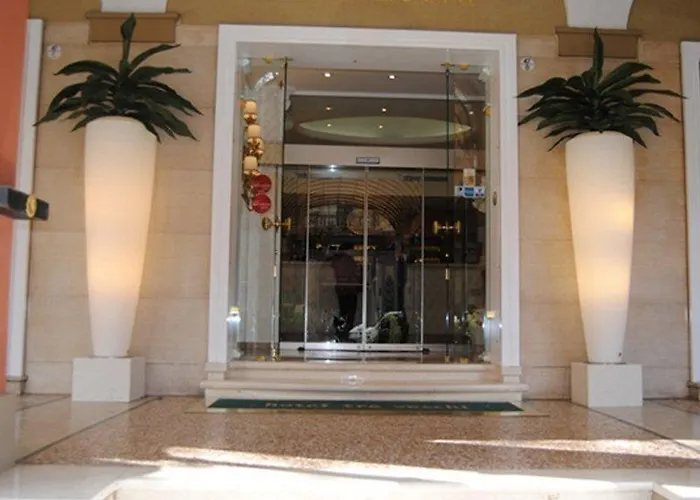 Hotel Zanhotel Tre Vecchi 4*