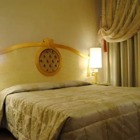 Hotel Zanhotel Tre Vecchi Bolonia