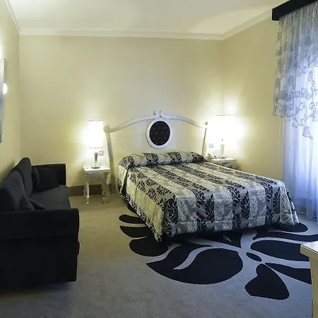 فندق Zanhotel Tre Vecchi 4*