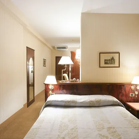 Zanhotel Tre Vecchi فندق