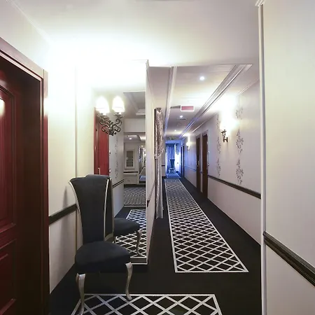 Zanhotel Tre Vecchi فندق بولونيا