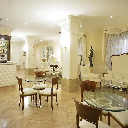 Zanhotel Tre Vecchi فندق 4*